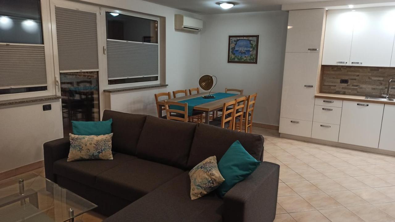 Apartma Apollonio Črni Kal Eksteriør billede